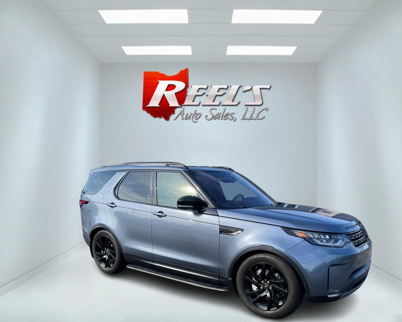 2018 Blue /Black Land Rover Discovery HSE (SALRR2RV5JA) with an 3.0L V6 DOHC 24V Supercharged engine, 8A transmission, located at 11115 Chardon Rd. , Chardon, OH, 44024, (440) 214-9705, 41.580246, -81.241943 - This 2018 Land Rover Discovery HSE is a luxurious and capable SUV that offers a blend of comfort, technology, and off-road prowess. With its 3.0L supercharged V6 engine, it produces 340 horsepower and is paired with an 8-speed automatic transmission. The interior features premium leather upholstery, - Photo#3